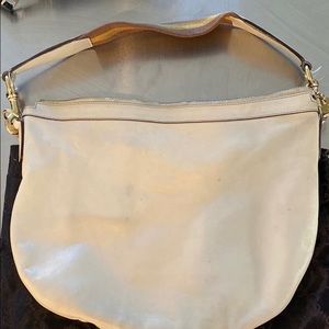 Cream  colored Gucci shoulder bag